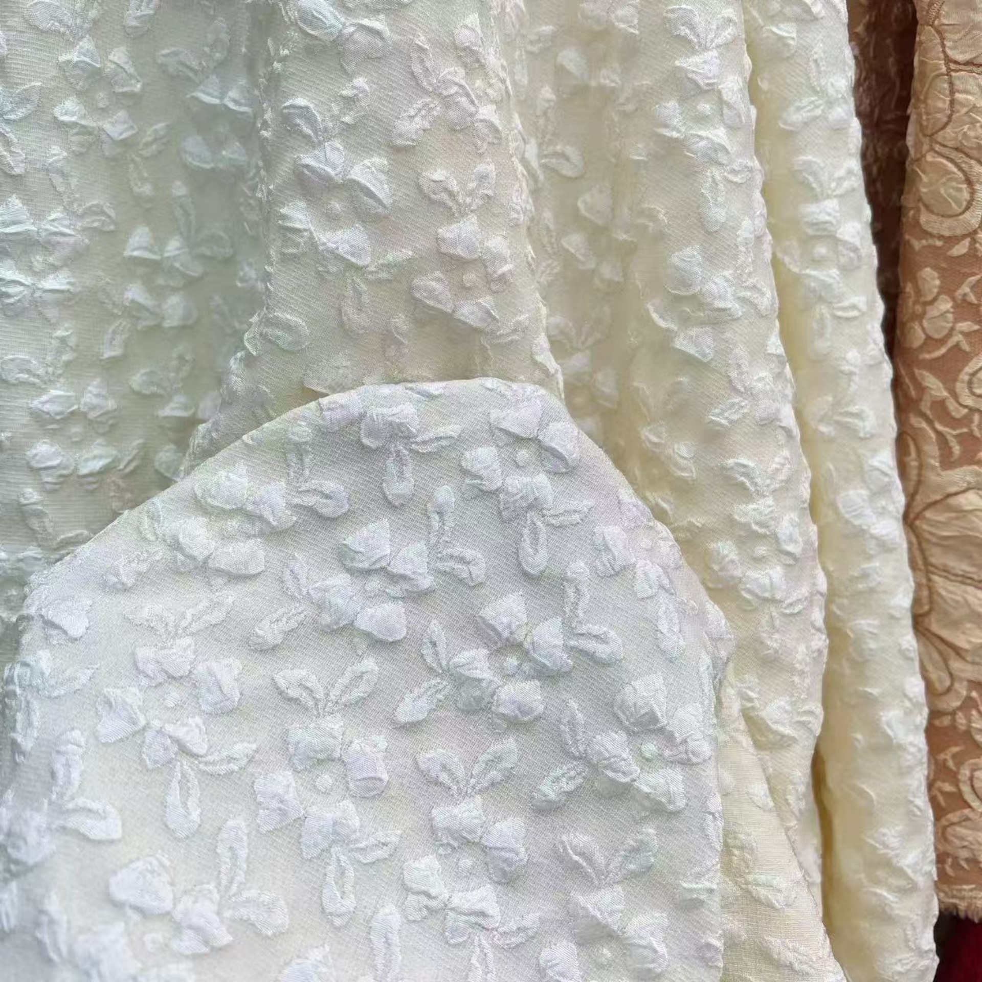 Picture of New Chinese Style Fabric Stereo Radish Flower Embossed Jacquard Fabric Spring and Summer Women's Dress Suit Fabric
