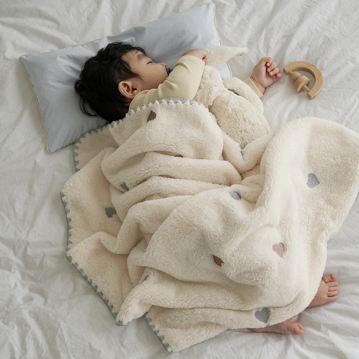 Ins South Korea Baby Blanket Autumn and Winter Baby Blanket Skin-friendly Kindergarten Nap Embroidered Velvet Blanket Lace Blanket Bag