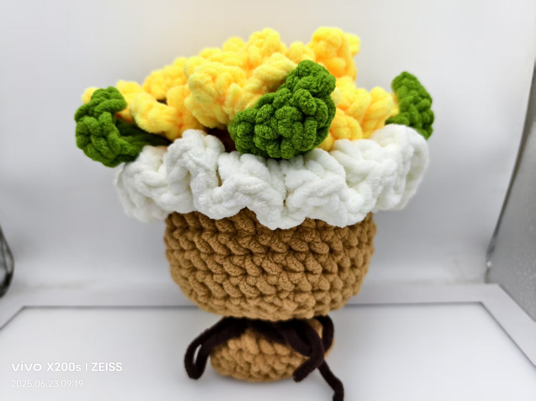 Picture of Hand-Knitted Ice Line Hand-Held Rose Bouquet Finished Product, Homemade Crochet Material as a Gift for Your Girlfriend on Goddess' Day