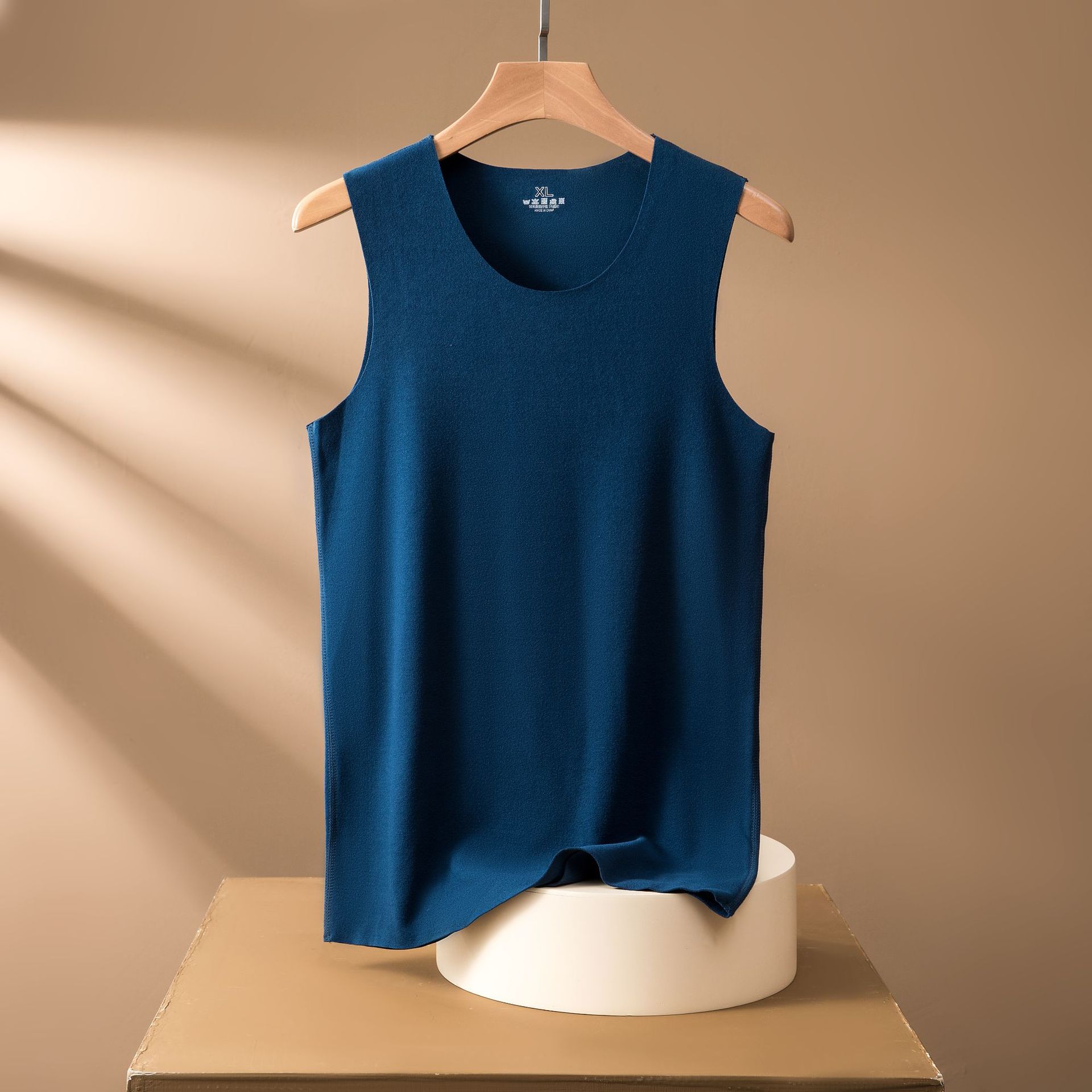 Picture of Men's Traceless Thermal Vest Double-Sided Velvet fleece-lined Thickened plus size Slim-Fit V-Neck Wide Shoulder Bottoming Thin Vest for Autumn and Winter