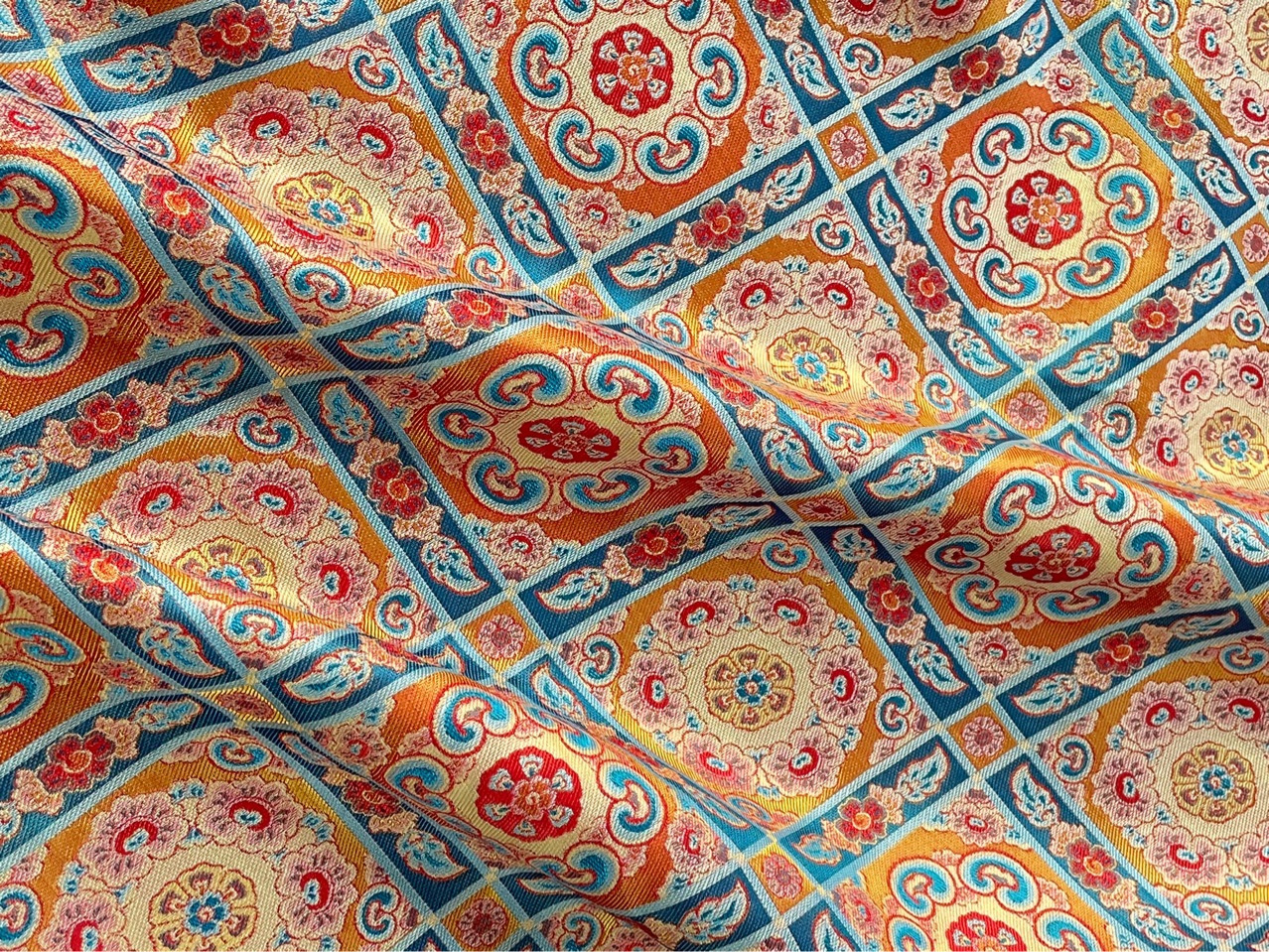 Human silk imitation Shu brocade fabric, new Chinese treasure jacquard brocade brocade satin national style vest jacket clothing fabric
