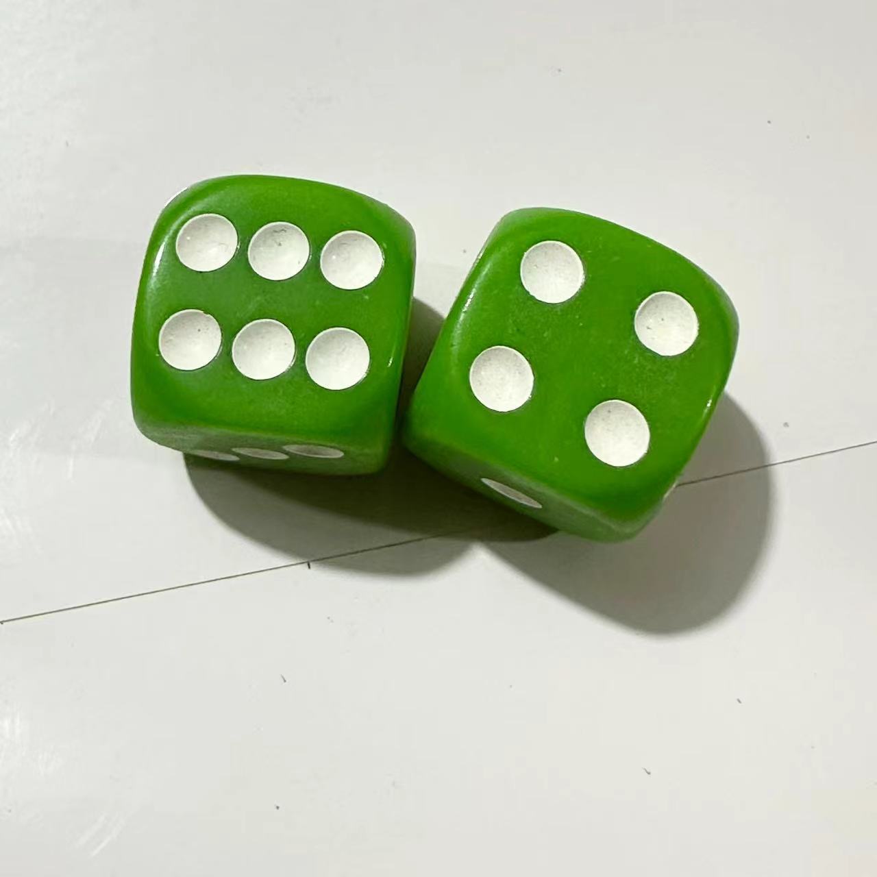Picture of Yiwu Dege leisure and entertainment supplies 16mm acrylic solid color dice color complete