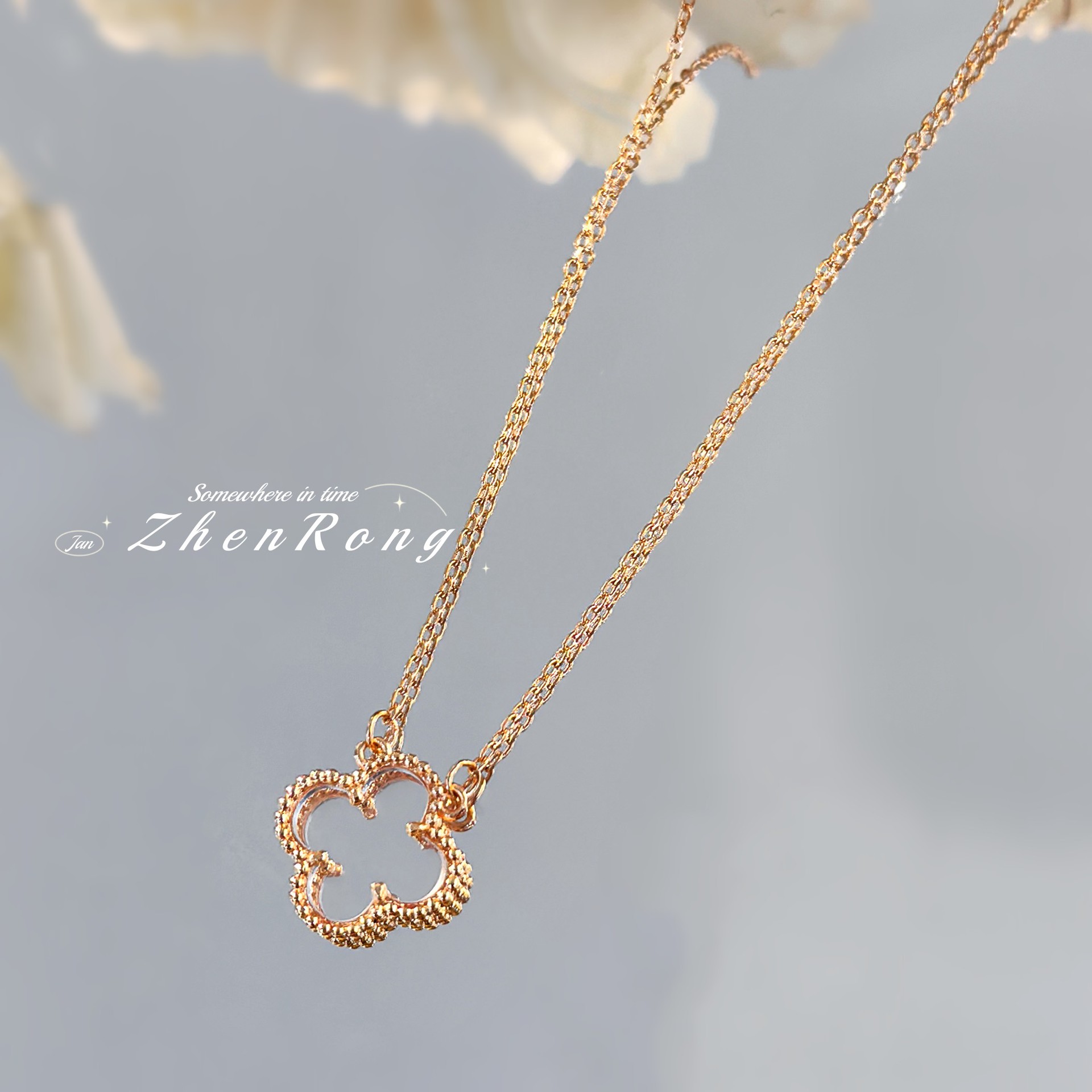 Picture of New Style Brahma White Crystal Four-leaf Clover Five-flower Bracelet Counter Same Style Light Luxury 5-flower Four-leaf Clover Necklace Pendant Women
