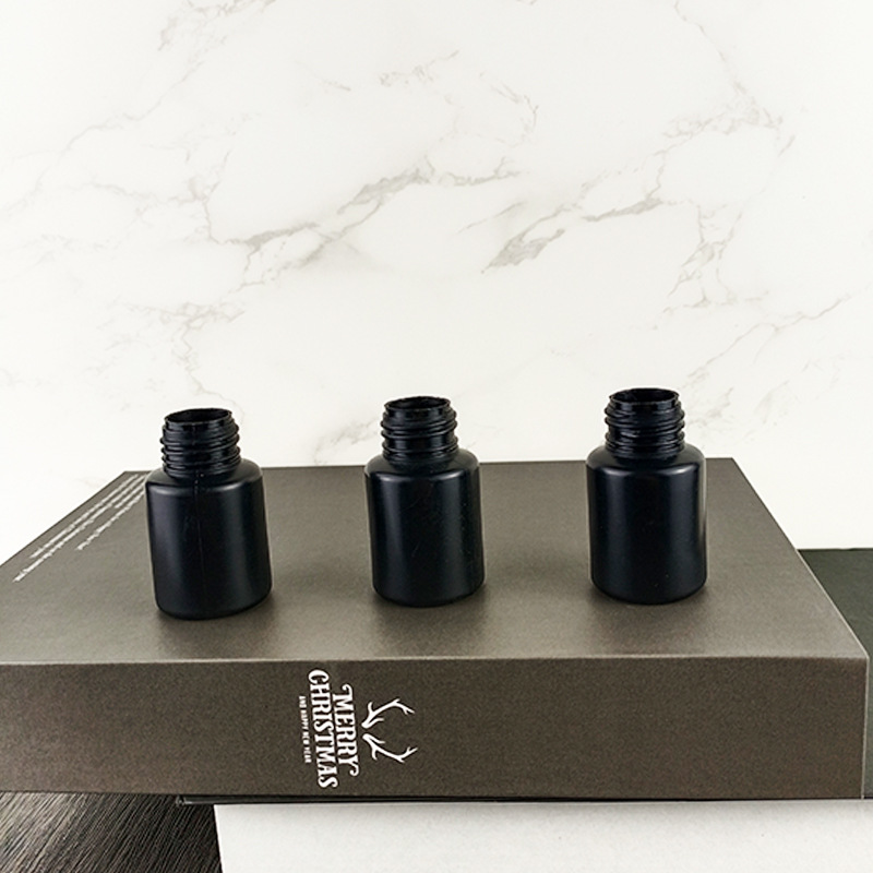 Factory direct 24 teeth 30ml flat shoulder bottle black LDPE small capacity essential oil travel packaging wash daily chemical packaging