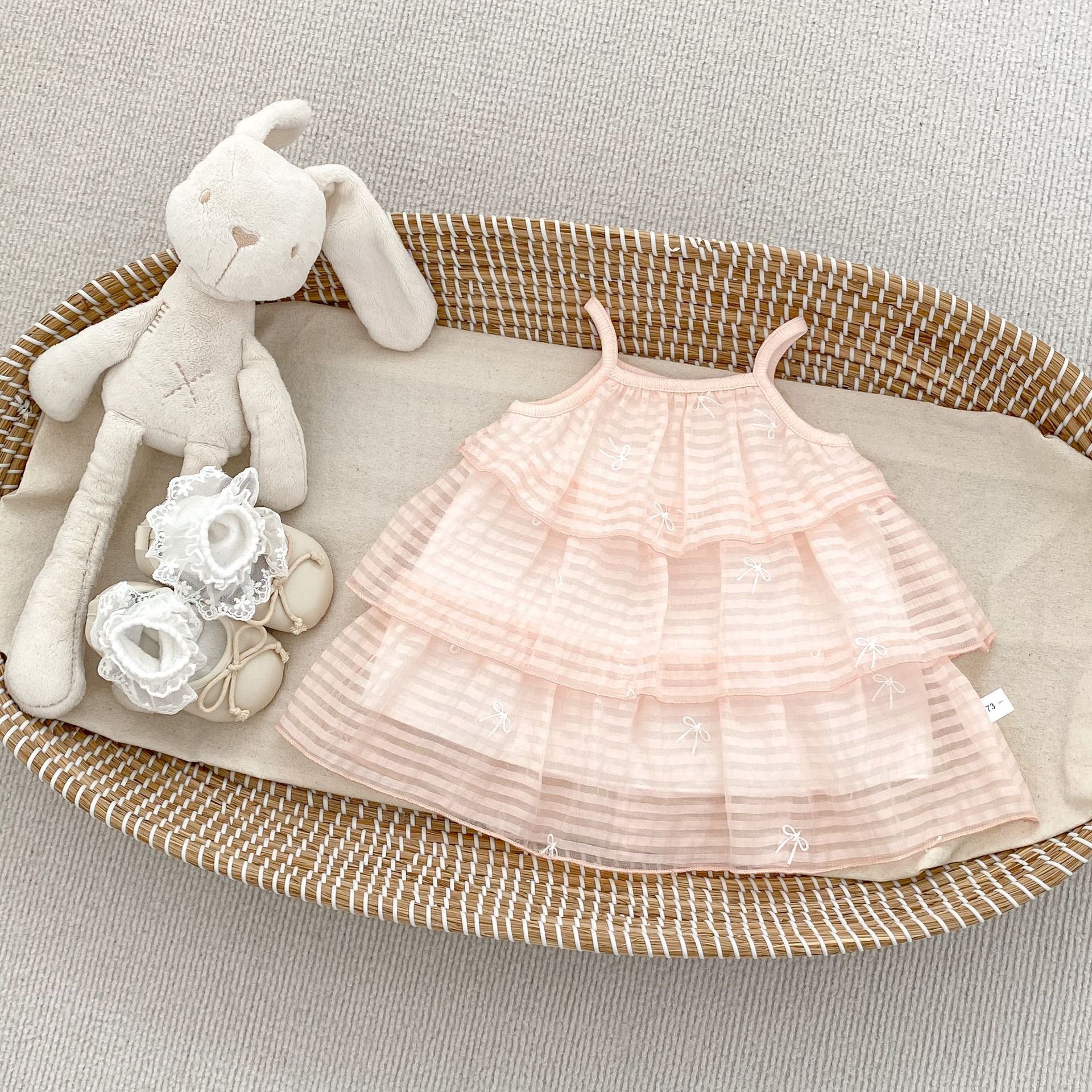 Picture of INS New Girls' Sling Cake Skirt Fashion Bow Princess Skirt Children's Baby Stylish Summer dress