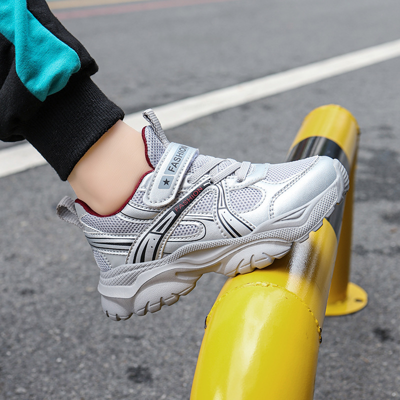 Picture of Boys' sneakers 2025 autumn new lightweight walking shoes for primary and secondary school students casual versatile children's shoes sneakers trend