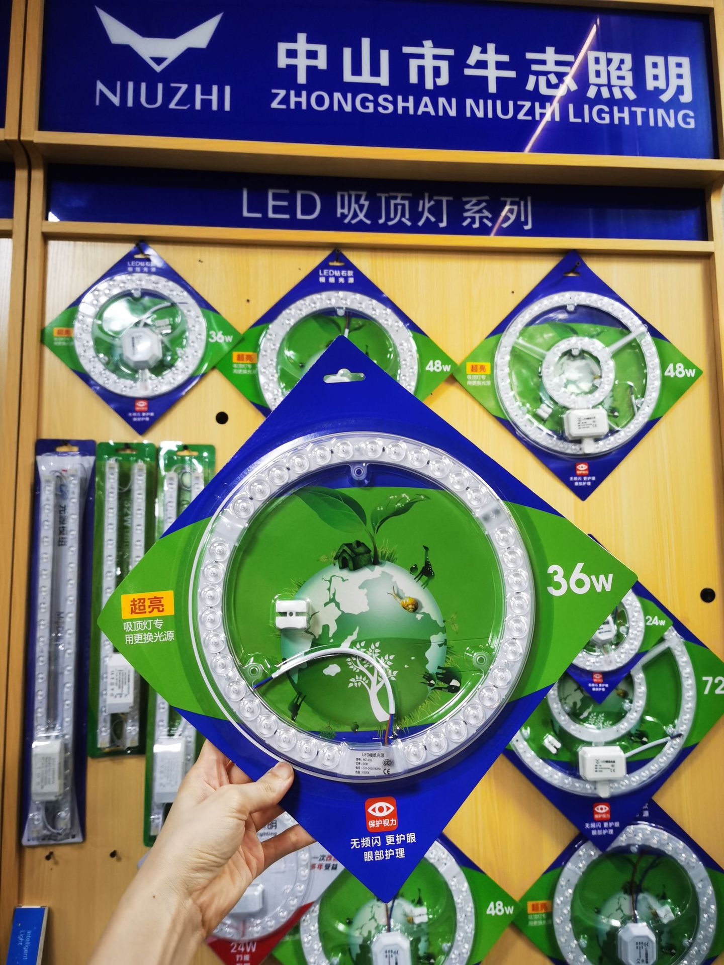 Picture of Ceiling lamp replacement wick led wick round magnetic light source module highlight patch energy-saving led lamp panel