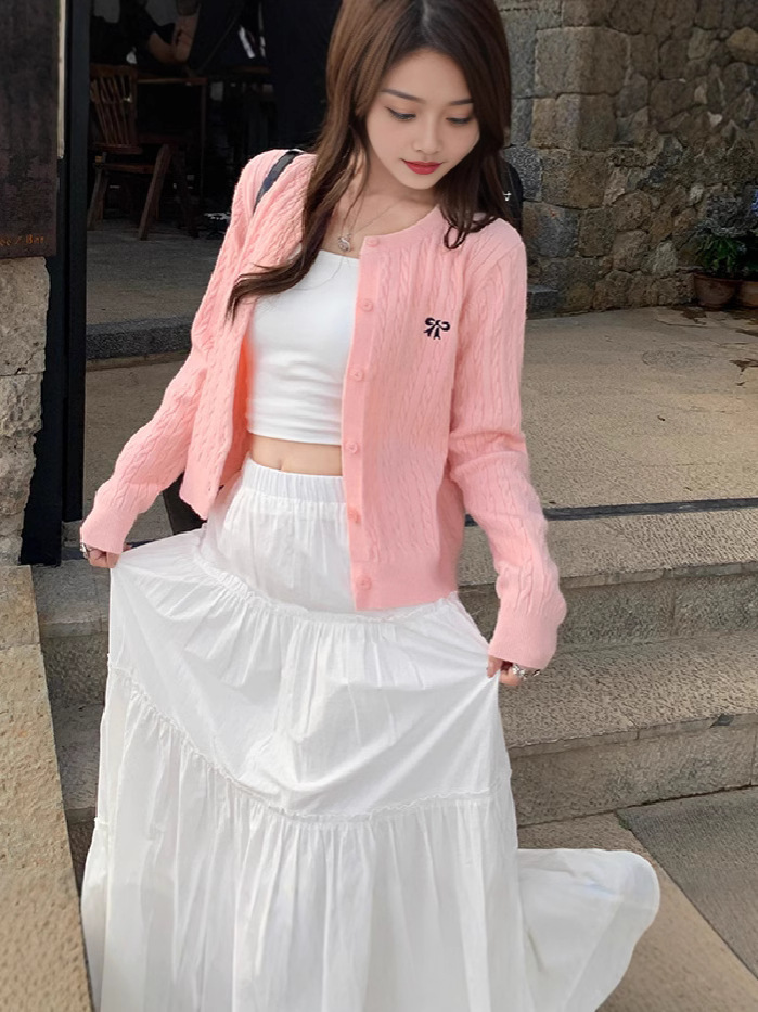Grey Outer Cardigan High-grade Knitted Sweater Women's 2024 New Spring and Autumn Small Coat Twist Sweater Early Autumn Top