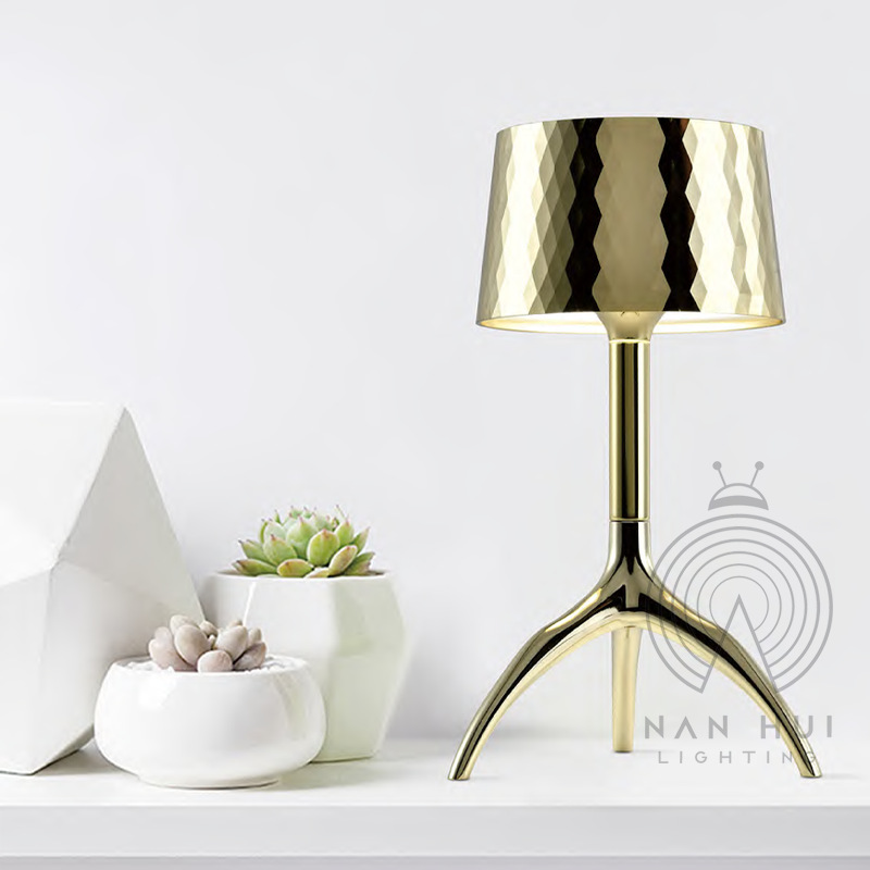 Aluminum base charging decorative desk lamp, Italian minimalist stepless dimming ornament, bedroom bedside lamp, cross-border exclusive supply