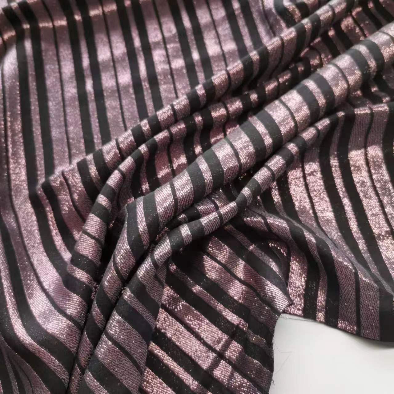 Picture of 17. Mumi woven gold silk fabric is impermeable to narrow fashion fabrics