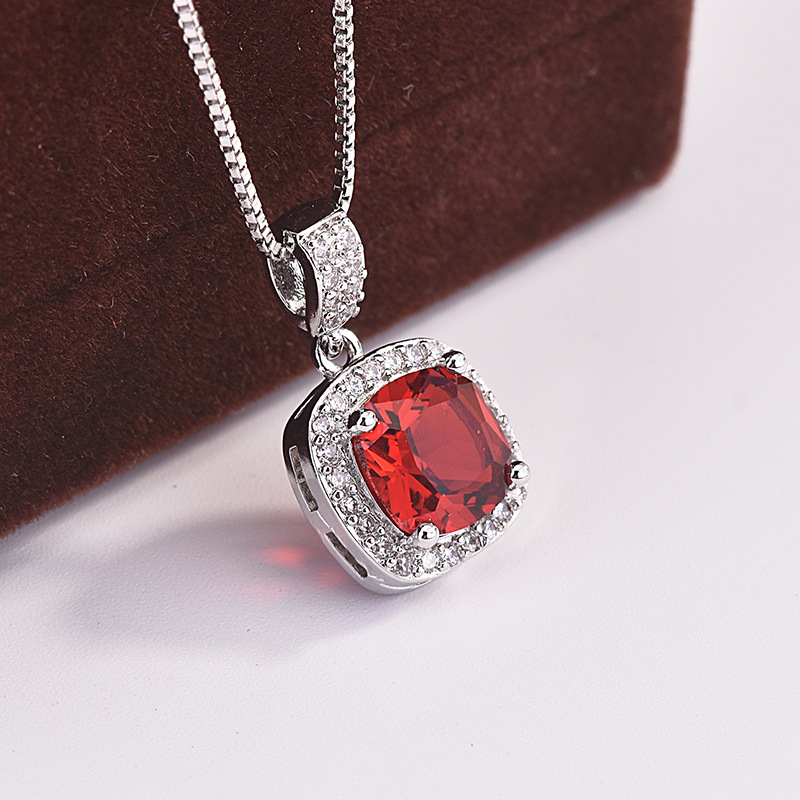 Picture of Ins Full Diamond Short Necklace Women's South Korea Grandmother Green Shiny Zircon Square Diamond Pendant Simple Japanese and Korean Style Clavicle Chain