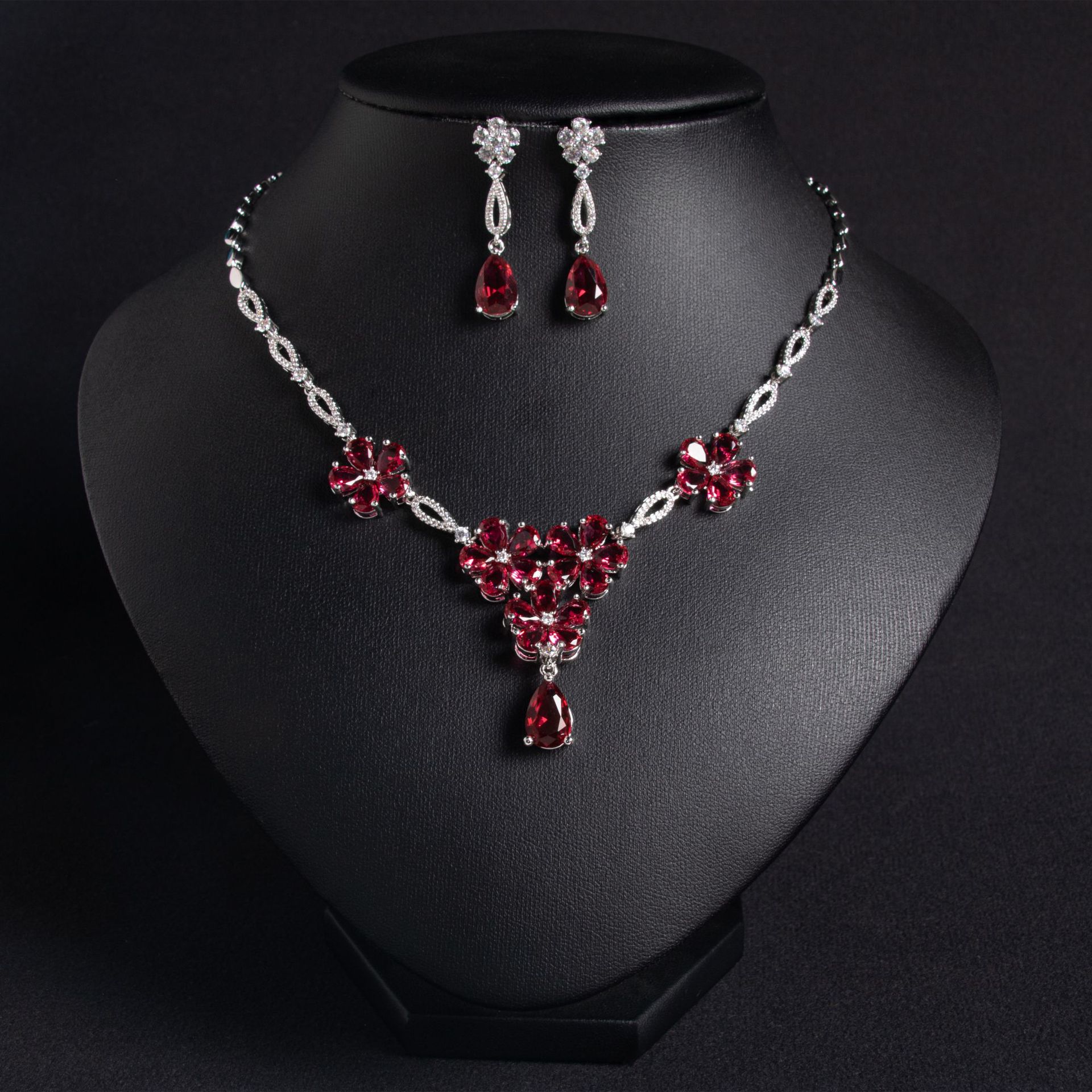 Bridal wedding jewelry suit Europe and the United States high-end retro atmosphere flower copper plated platinum necklace earrings jewelry suit