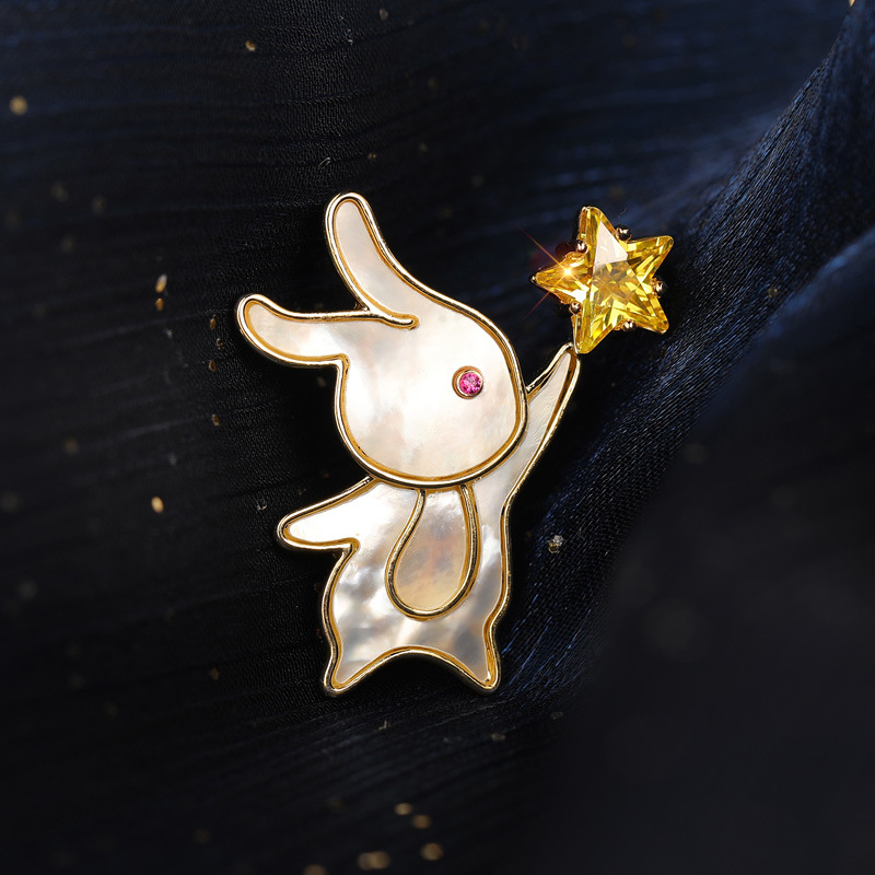 Qianzu silver high-grade sea water shell star rabbit brooch birth year zodiac pin unisex accessories
