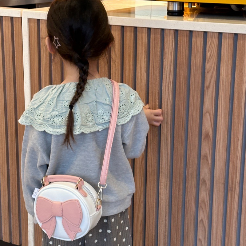 Picture of 2024 Winter New Style Small Bag Women's Cute Fashion Women's Bag Casual Fresh Style Student Children's Shoulder Crossbody Bag