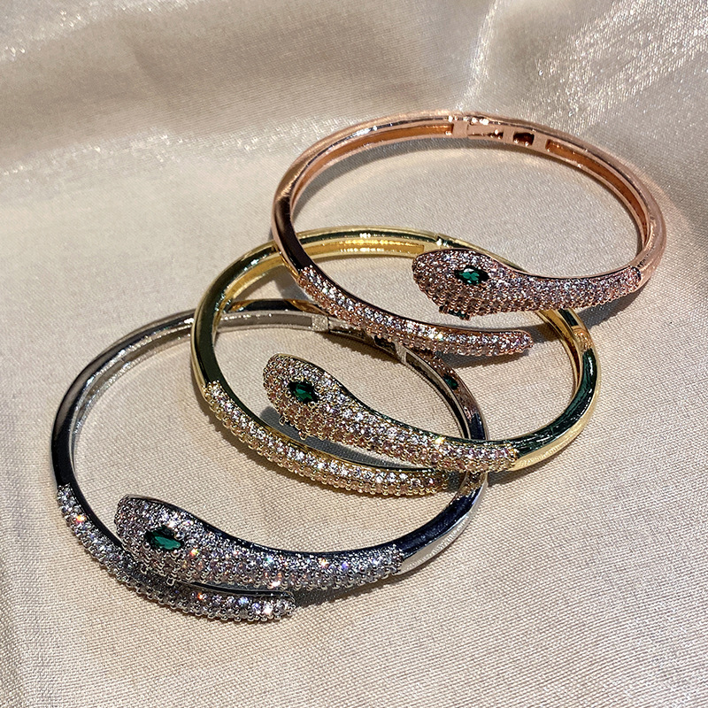 European and American fashion exotic spirit snake bracelet green eye opening snake female eye bracelet retro exaggerated wholesale