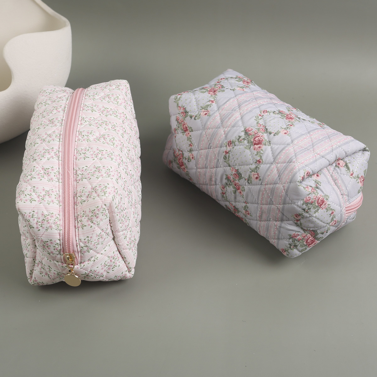 Picture of Cross-border Small Floral Quilted Cosmetic Bag Travel Skin Care Zipper Bag Large Capacity Portable Storage Bag Soft Bag