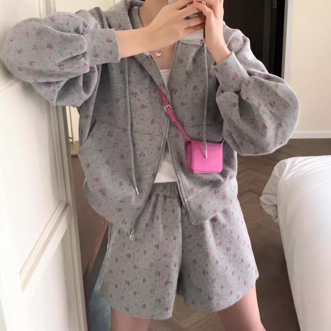 Korean Chic Retro Age-Reducing Floral Hooded Long-Sleeved Sweatshirt Jacket + High-Waisted Wide-Leg Shorts Two-Piece Set Spandex