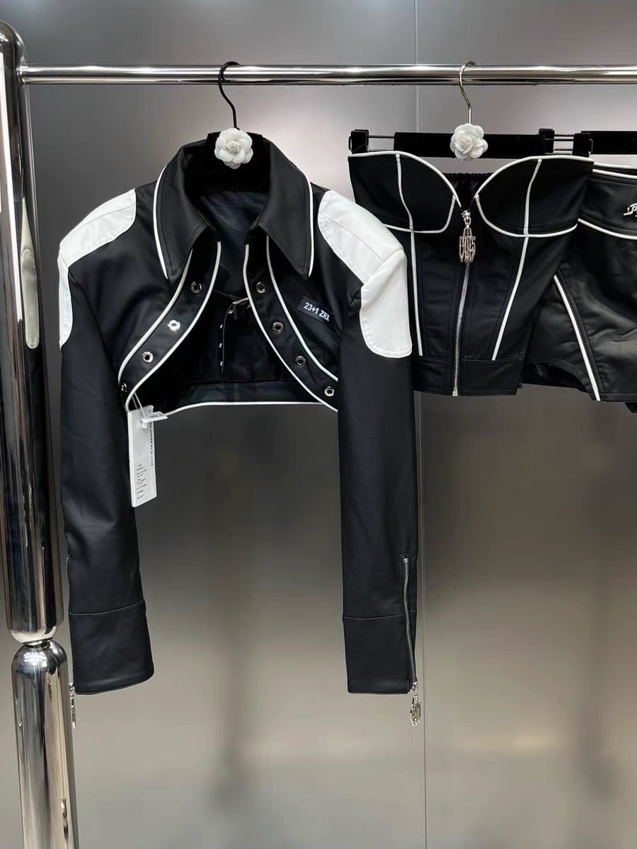 Fall 2023 zipper tube top sheath skirt black and white contrast color coat street fashion sweet cool style three-piece suit