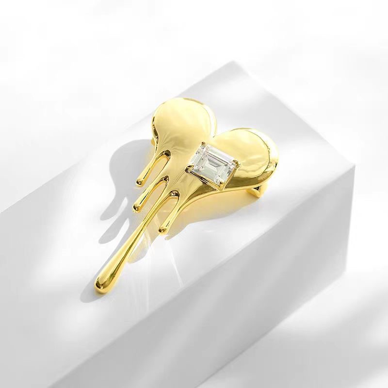 Picture of High-end Shining Brooch Copper Alloy Diamond Love Heart Corsage Suit Jacket Accessories Men's and Women's Anti-Light Collar Pin Pin