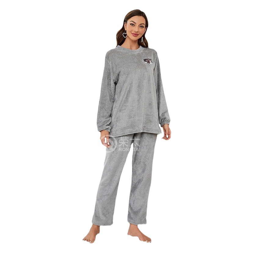 Flannel pajamas warm suit pajamas women's loose couple girlfriends home clothes couples pajamas can be worn wholesale