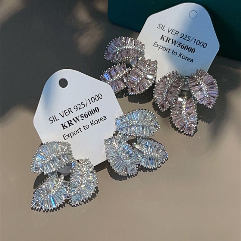Light Luxury and High-End Zircon Three-Dimensional Leaf Earrings, Versatile Micro-Encrusted Super Flash Earrings, Niche Ear Jewelry Wholesale