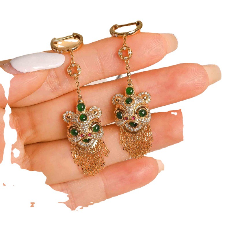 Vintage Chinese Style Imitation Jasper Wake Lion Necklace New Emerald Pendant Opening Ring Tassel Earrings suit