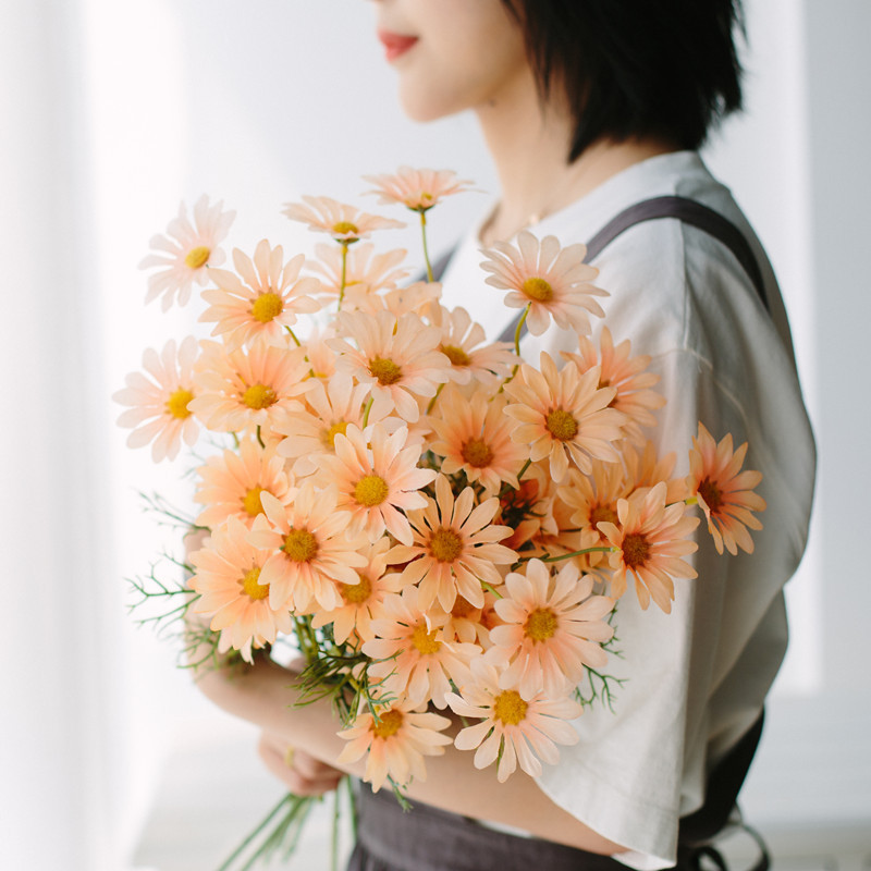 Picture of 5 heads Dutch Daisy small Daisy Persian artificial flower silk flower small wild chrysanthemum false flower Daisy decoration wedding wholesale