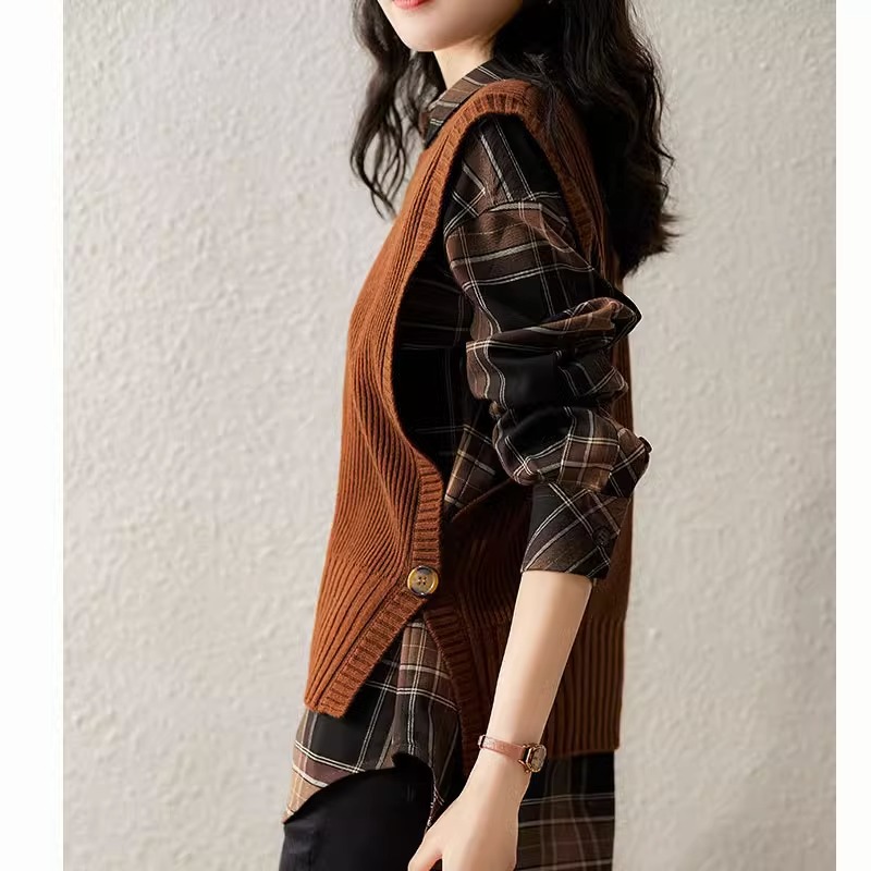 Picture of French style pit sweater vest women's autumn and winter fashion stacked loose casual outer sweater sleeveless waistcoat