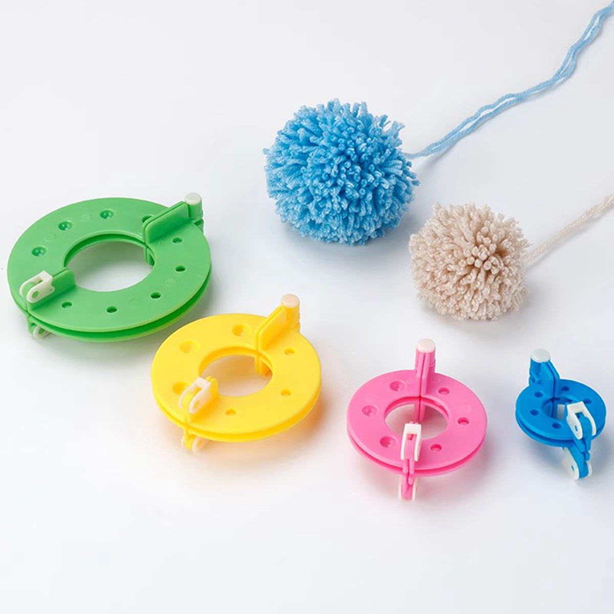 Picture of Hair Ball braiding machine Winder wool hand knitting tool diy suit pompon braiding machine wool Pompon