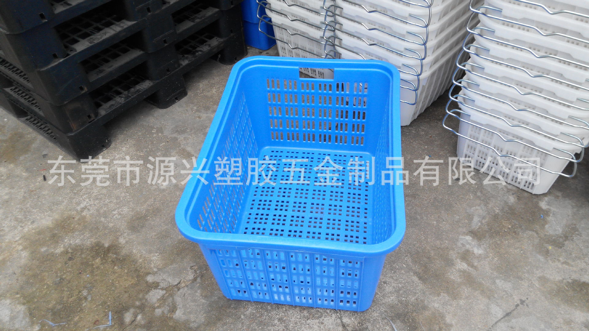 Wholesale 26# large vegetable basket plastic weekly basket 82*58*41 watermelon coconut grapefruit transport frame iron ear radish