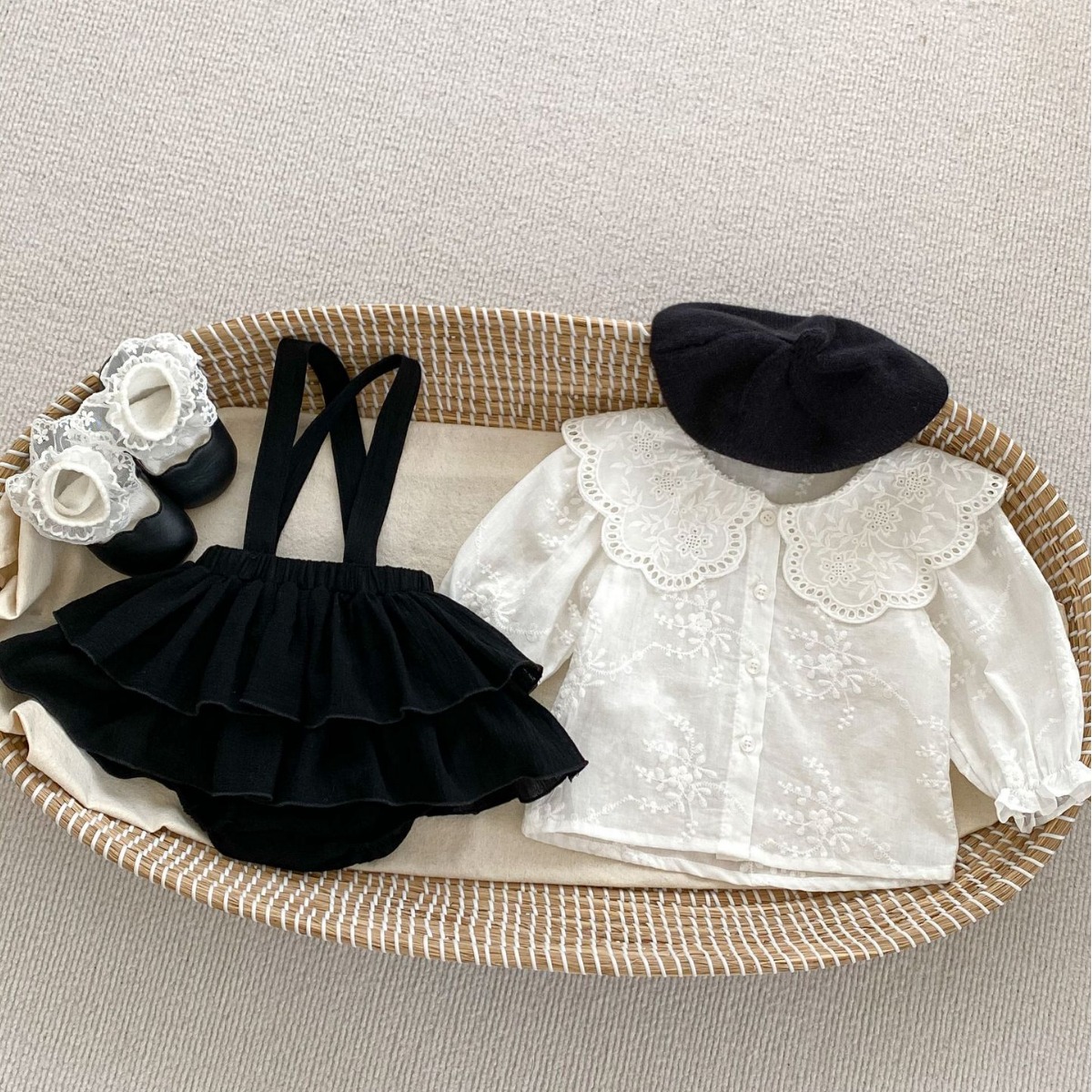 Picture of 2025 New Baby Clothes Spring Korean Style Baby Girl Solid Color Large Lapel Shirt Suspender Bag Pants Two-Piece Set