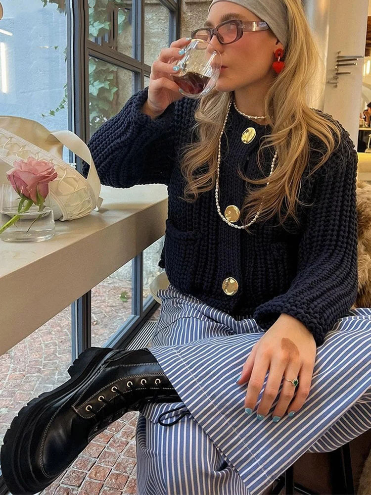 2024 Amazon V-neck single-breasted metal buckle fashion casual long sleeve autumn and winter knitted cardigan sweater women