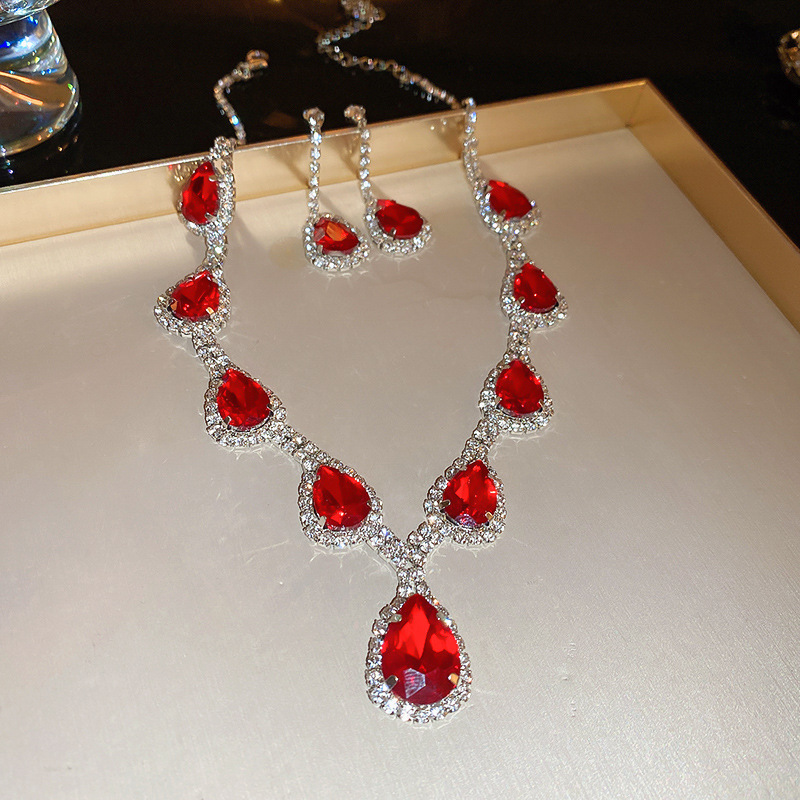 Picture of European and American light luxury high-end zircon jewelry suit necklace niche retro clavicle chain fashion Joker jewelry wholesale