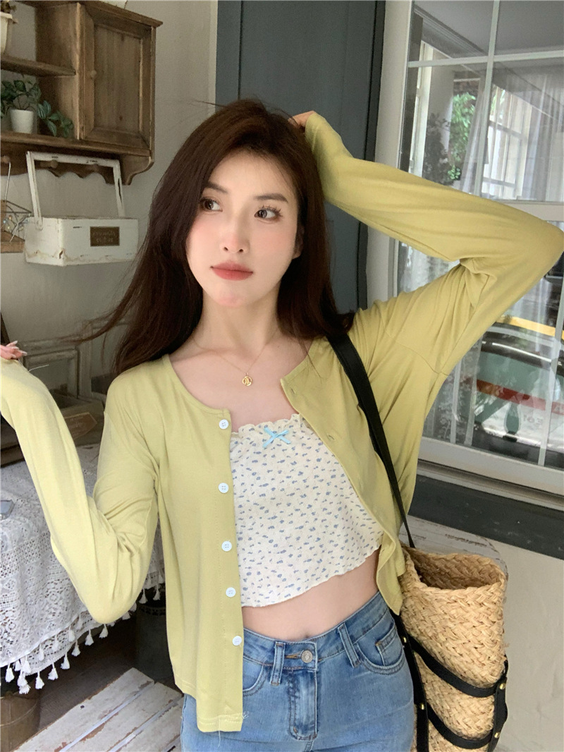 Picture of Niche Long-sleeved Sunscreen Black Cardigan Jacket Women's Early Spring Thin All-match Loose Casual Slim-fit Short Top