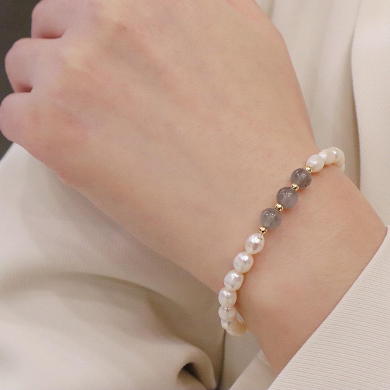 Picture of Natural Freshwater Pearl Simple Fashion Small Rice Beads Pearl Bracelet Temperament All-match Strawberry Crystal Blue Moonlight Bracelet for Women