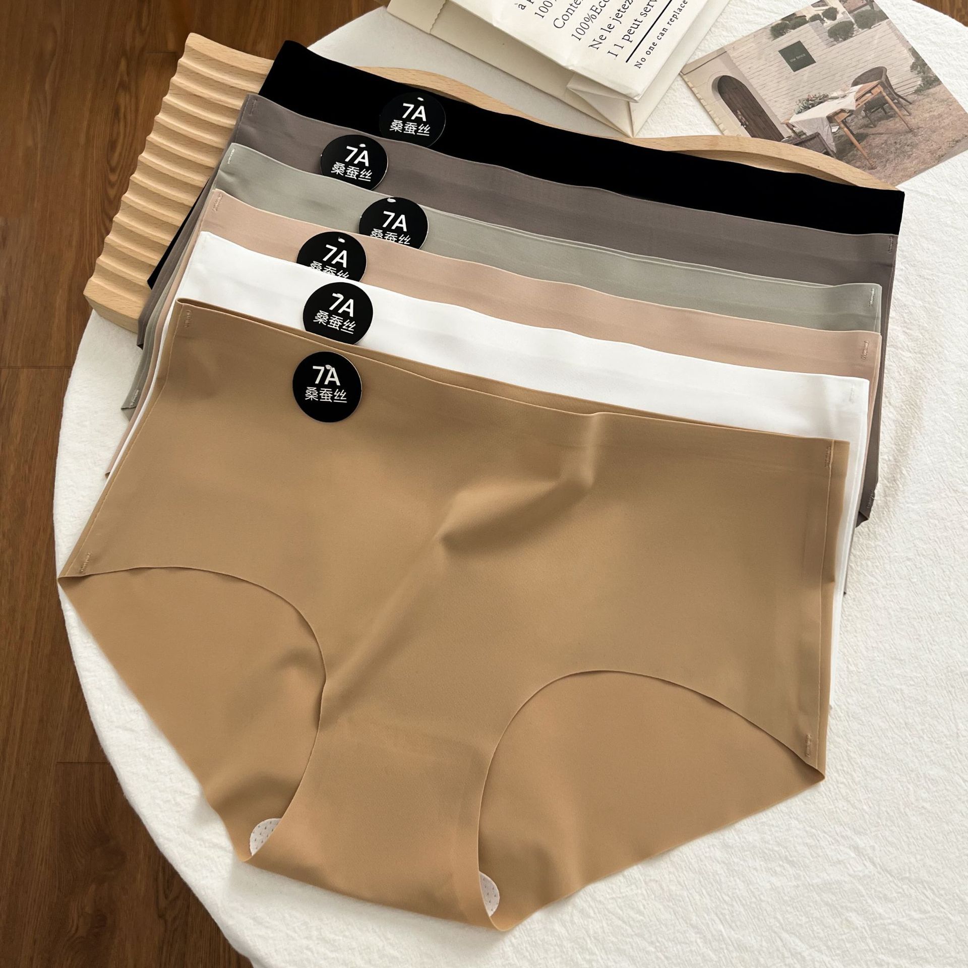 Little Princess Korean Style Simple Mulberry Silk 7A Anti-bacterial Bottom Comfortable Seamless Skin-friendly Mid-waist Women's Briefs for Autumn and Winter