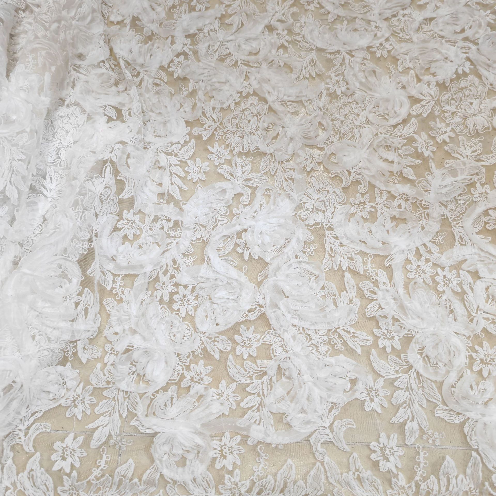New three-dimensional disc embroidery milk silk embroidery fabric wedding dress dress fashion embroidered mesh fabric