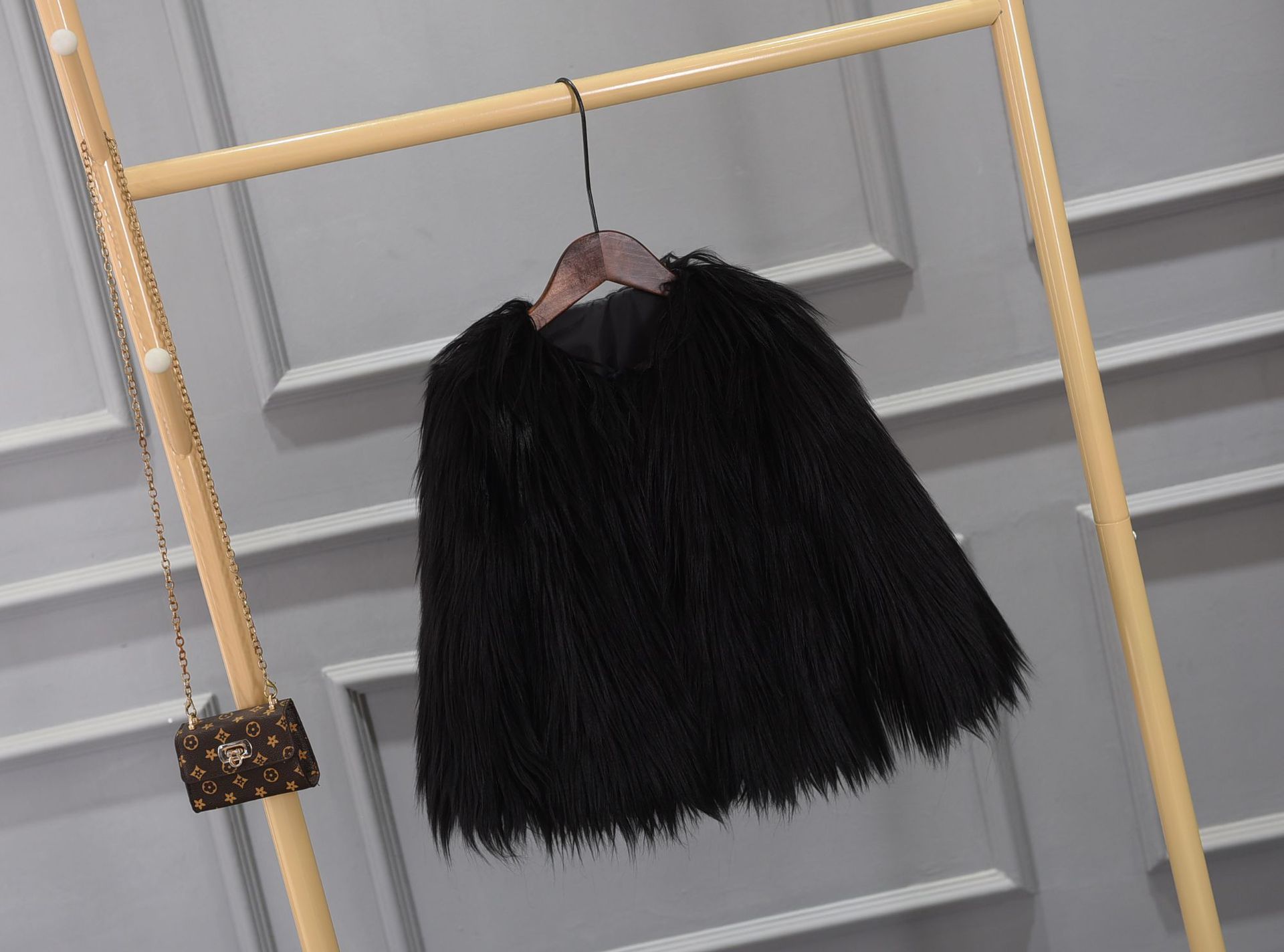 Picture of plus size imitation fur coat coat European and American fashion imitation fur factory wholesale Haining imitation fur European and American style