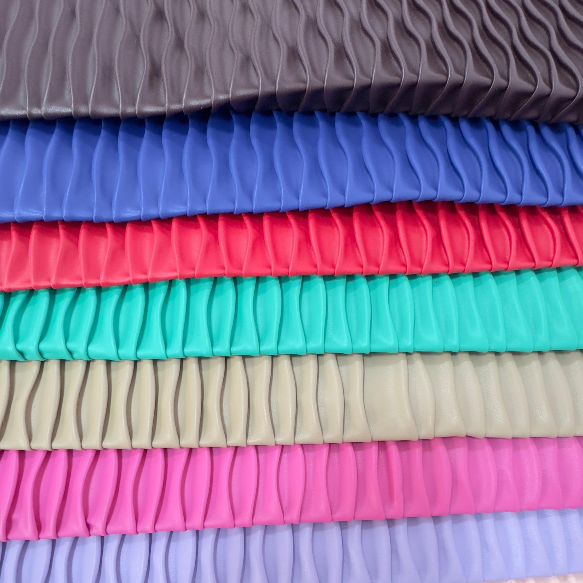 Spot Pu Leather Pleated Leather Material Feels Soft and Three-Dimensional Wavy Shape Luggage Cosmetic Bag Toy Fabric