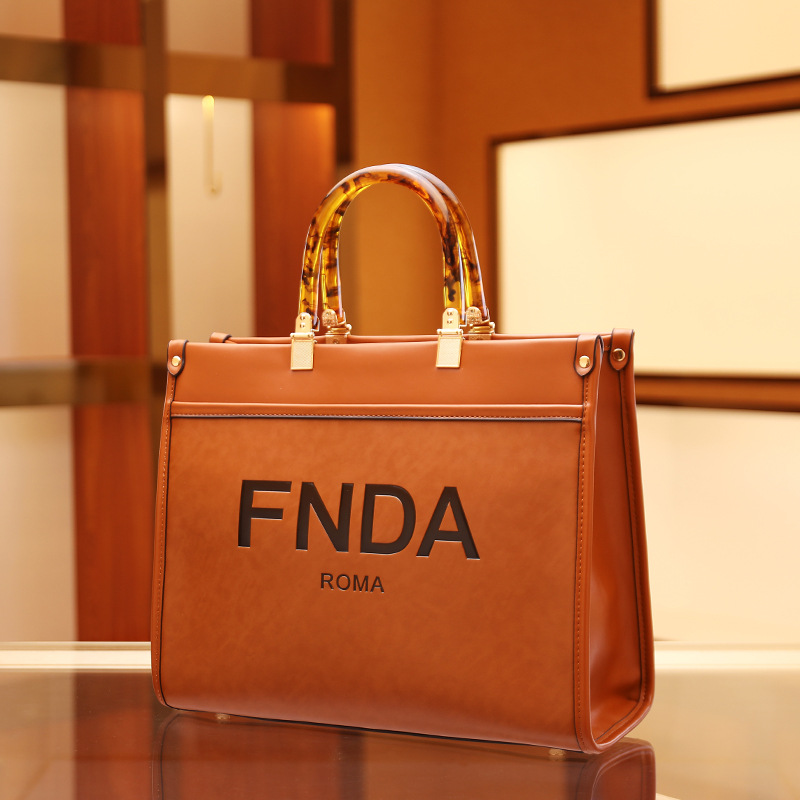 Large-capacity commuter tote bag mother bag Hong Kong purchasing high-end briefcase new one-shoulder messenger bag