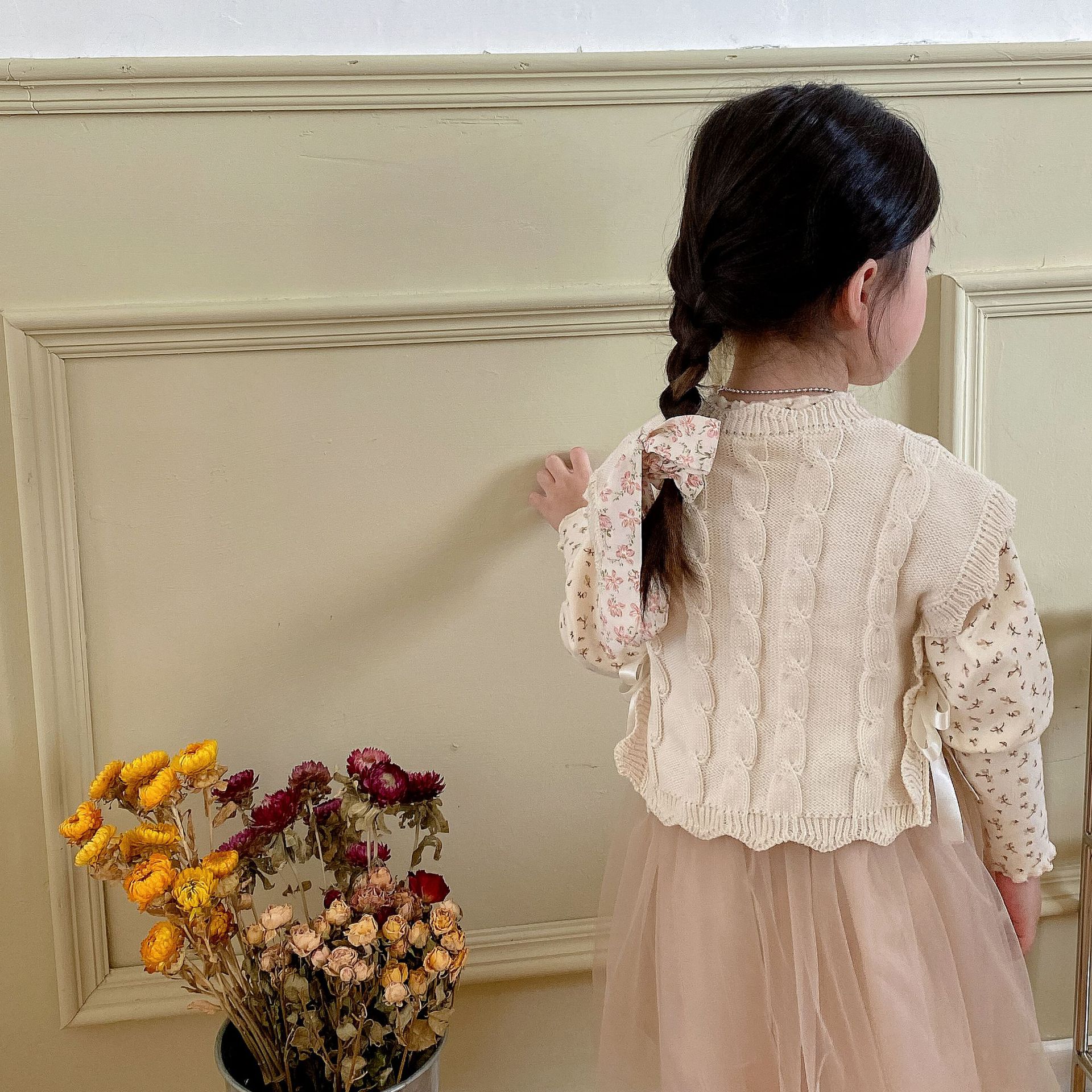 Picture of Girls' Wool Vest 2025 Autumn and Winter New Korean Style Girls' Webbing Knitted Vest Vest Fashionable Baby Vest