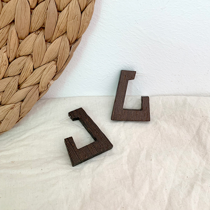 Korean Dongdaemun Same Earrings Women's Autumn and Winter All-match Elegant Personalized Retro Wooden Earrings Cold Mori Earrings