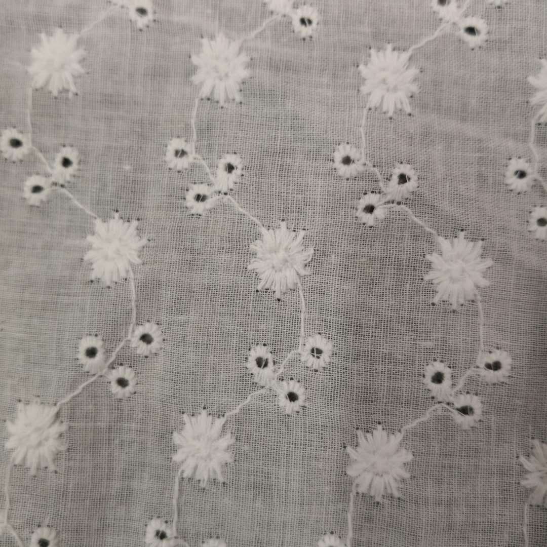 Water soluble lace cotton cotton embroidered fabric factory wholesale foreign trade lace embroidery perforated hollow cheongsam fabric
