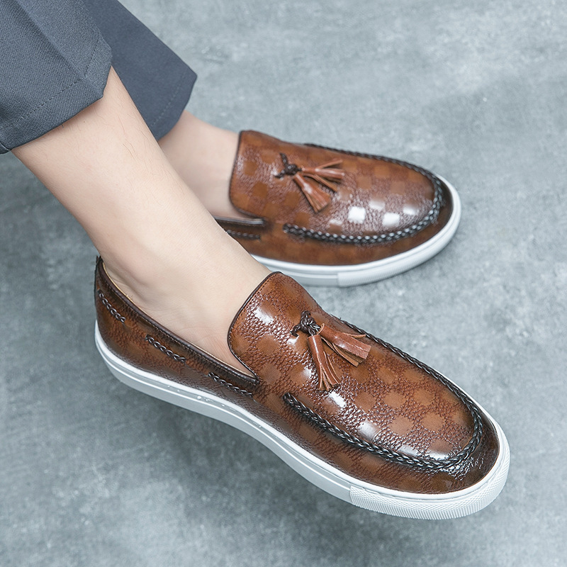 Cross-border plus size men's shoes round toe toe tassel leather shoes board shoes 38-48 yards plaid British style board shoes men's leather shoes