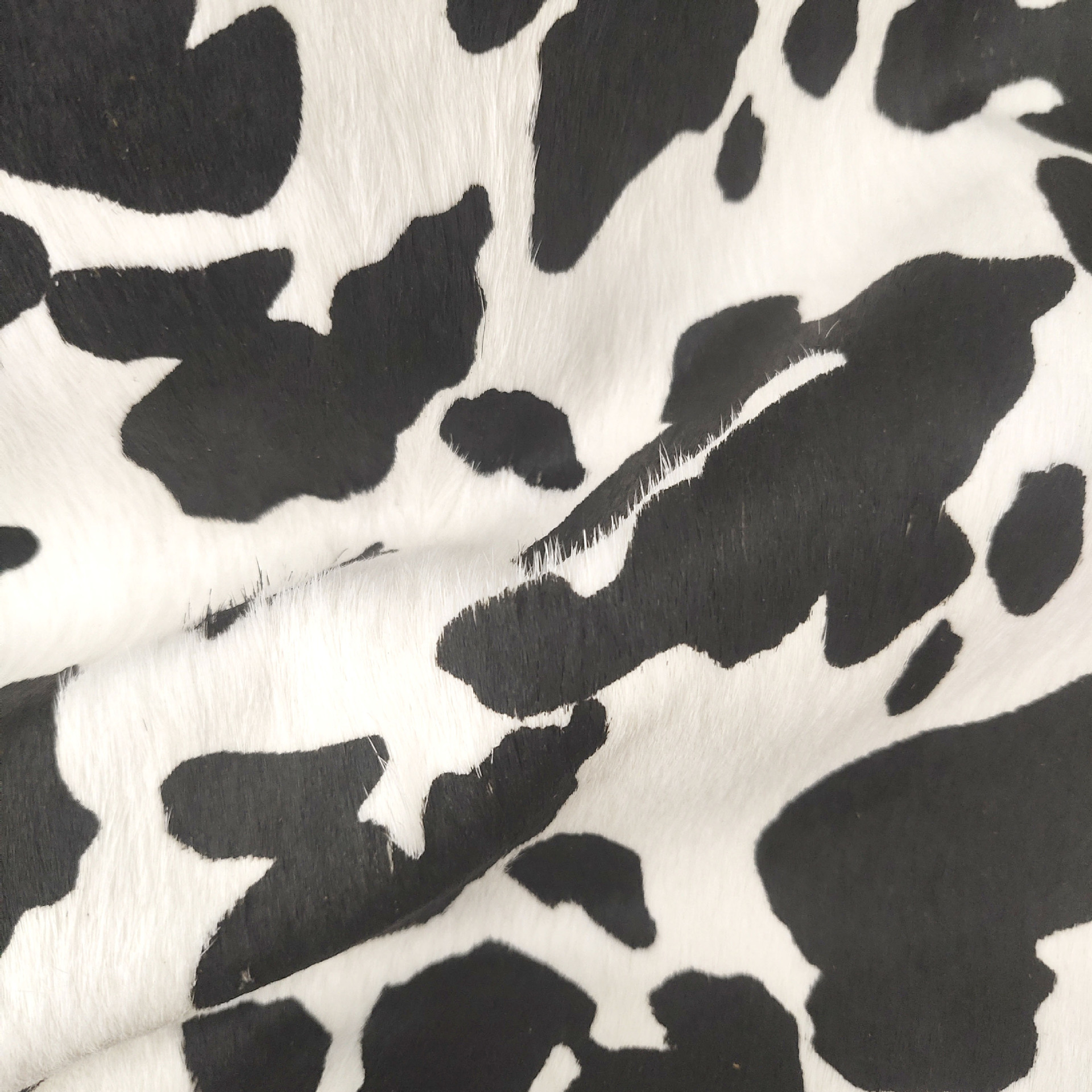 in stock Cow Hair Leather Black and White Cow Grain Mat Head Layer Cow Fur Bag Fabric Cow Grain Print