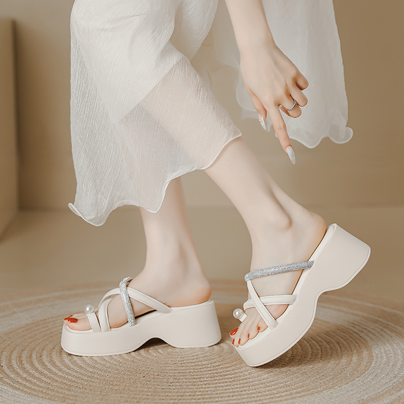 Thick-soled sandals and slippers women's 2024 summer new pearl rhinestone toe sandals platform bottom flip-flops for women
