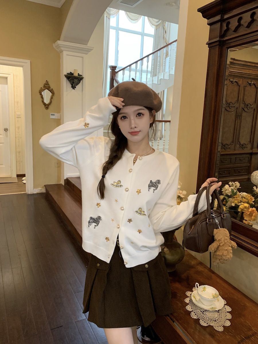 Picture of Pony Jacquard Knitted Cardigan New Fashion Sequin Pearl Button Design Top Women's Style Jacket
