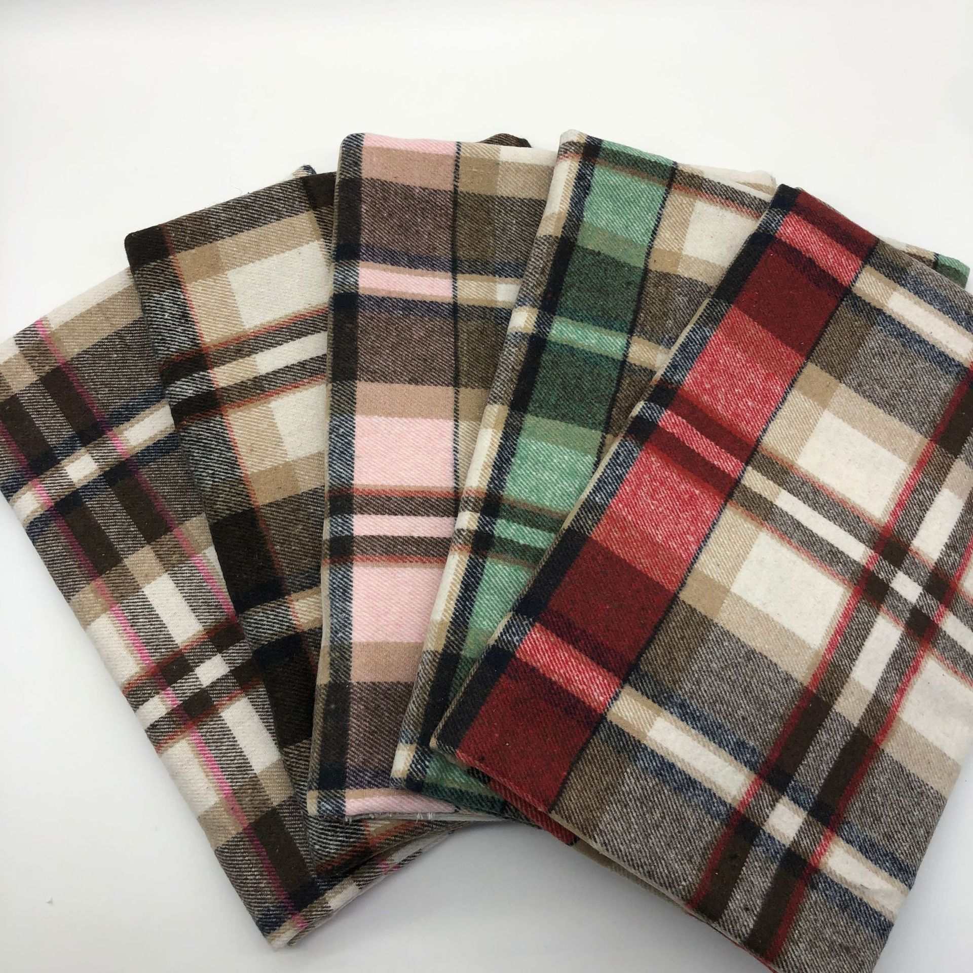 Polyester-Cotton Autumn and Winter Yarn-Dyed Fashionable Plaid Fabric, Thickeneded Shirt Fabric, Flannel Plaid Jacket Fabric in Stock