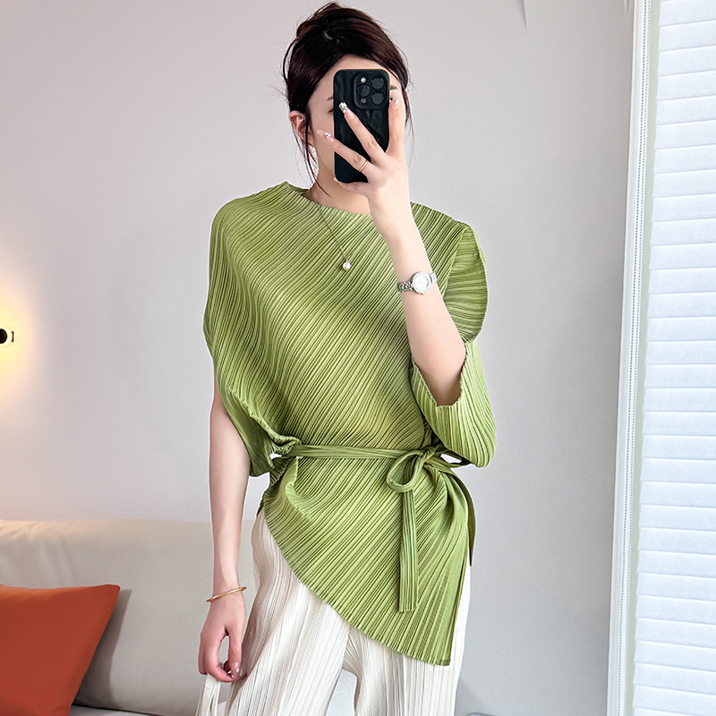 Picture of Miyake Fashion Slim Design 2025 Pleated Round Neck Tie Waist Short-Sleeved Top Solid Color Loose Shirt for Women