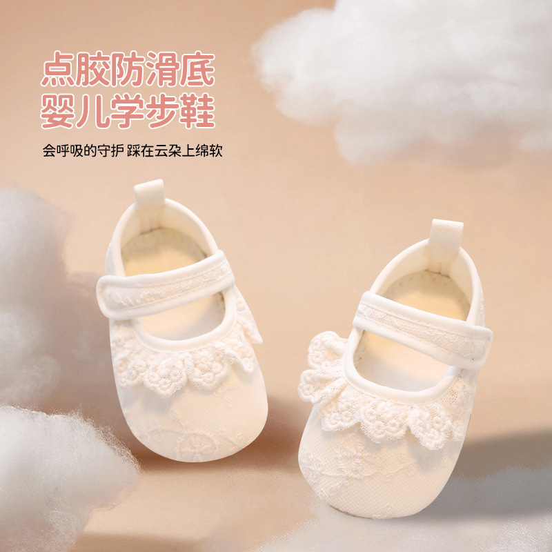 Spring and summer new baby toddler shoes baby dispensing non-slip floor shoes soft soles 6-12 cloth soles plain lace children's shoes